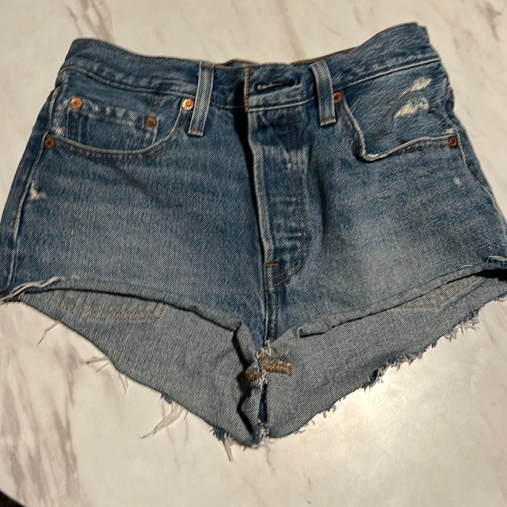 Levi cut off shorts